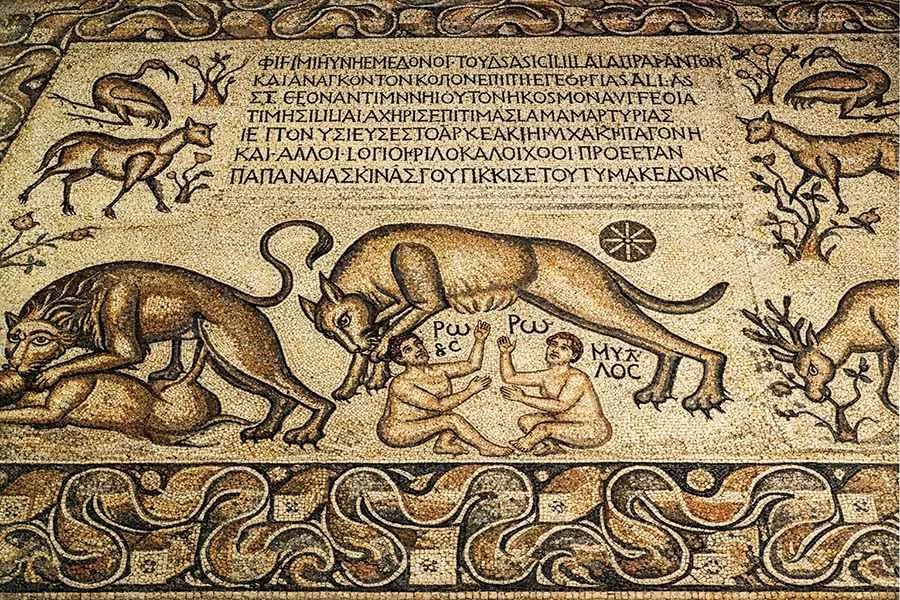 MÖ üçüncü yüzyıldan beri kaydedilen Roma'nın erken kuruluş mitleriyle ilgili efsanelerindeki tek ortak unsur, Romulus ve Remus'un Rhea Silvia adlı bir Vesta rahibesinin ikiz oğulları olmasıdır. 